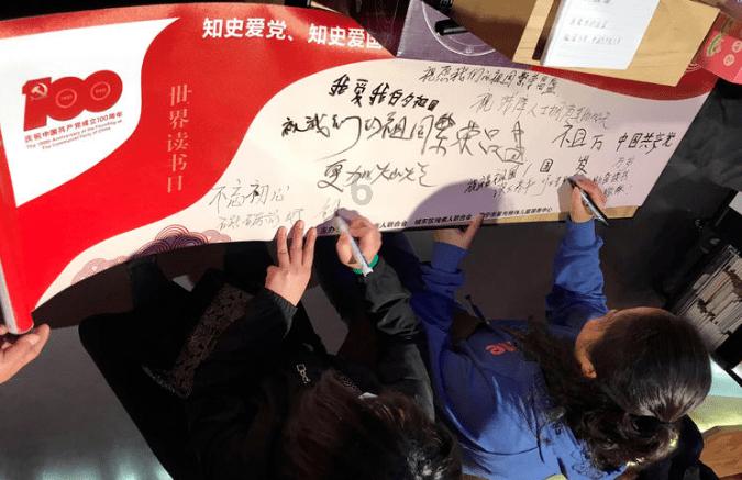 我和女同事聊天很开心其他同事用眼睛瞪着我吗?-高效便捷的知识问答平台