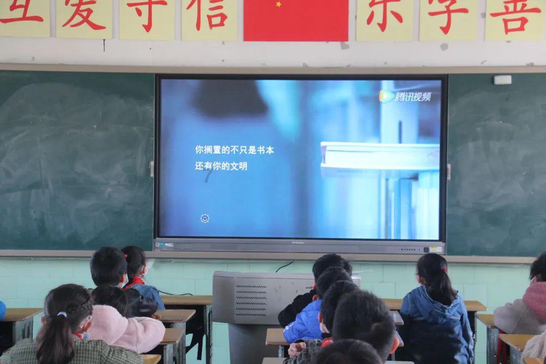 逃出灰绿房